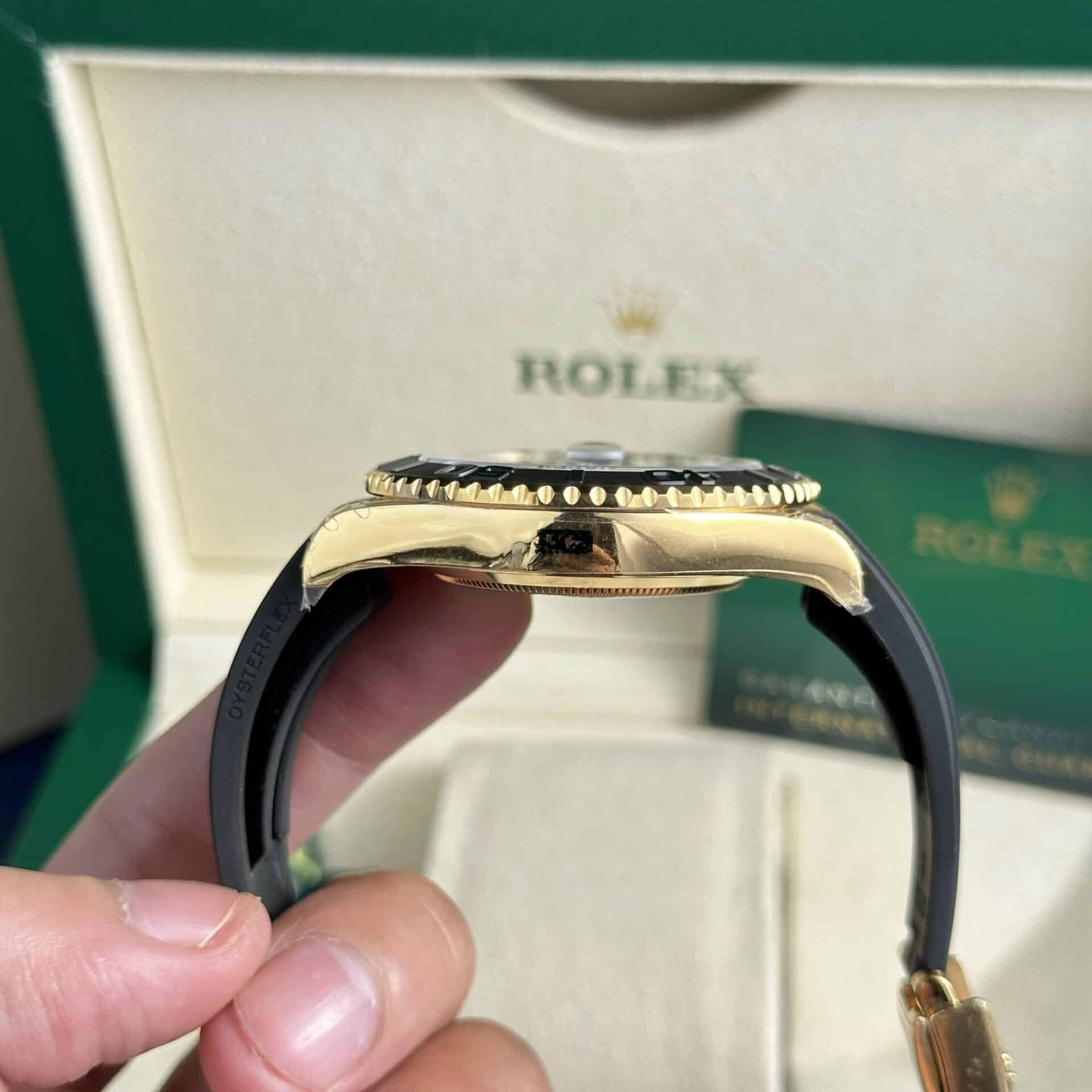 Rolex-Yacht-Master-226658-Yellow-Gold-Oysterflex-9 (2)