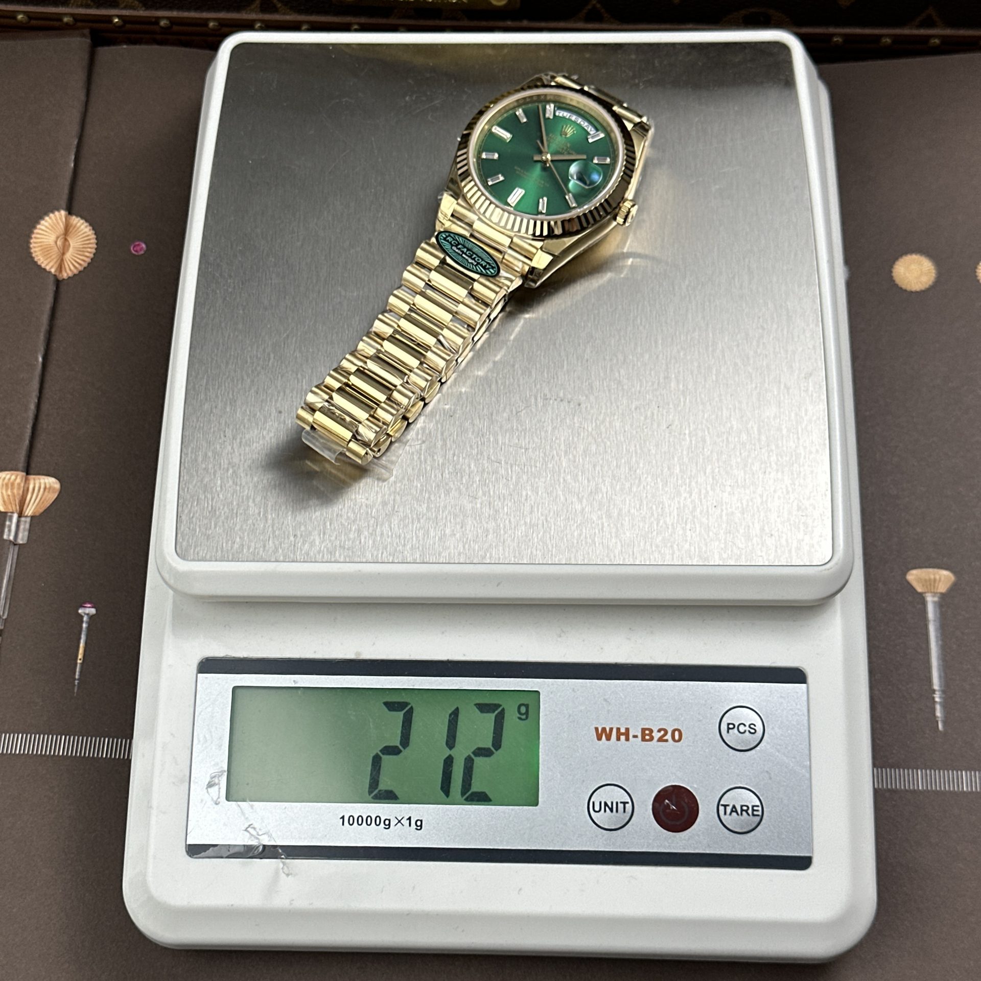 Dong-Ho-Nam-Rolex-Day-Date-Replica-11-Mat-Xanh-La-Bo-Chuyen-Dong-Calibre-3255-Nha-May-RC-40mm-1 (1)