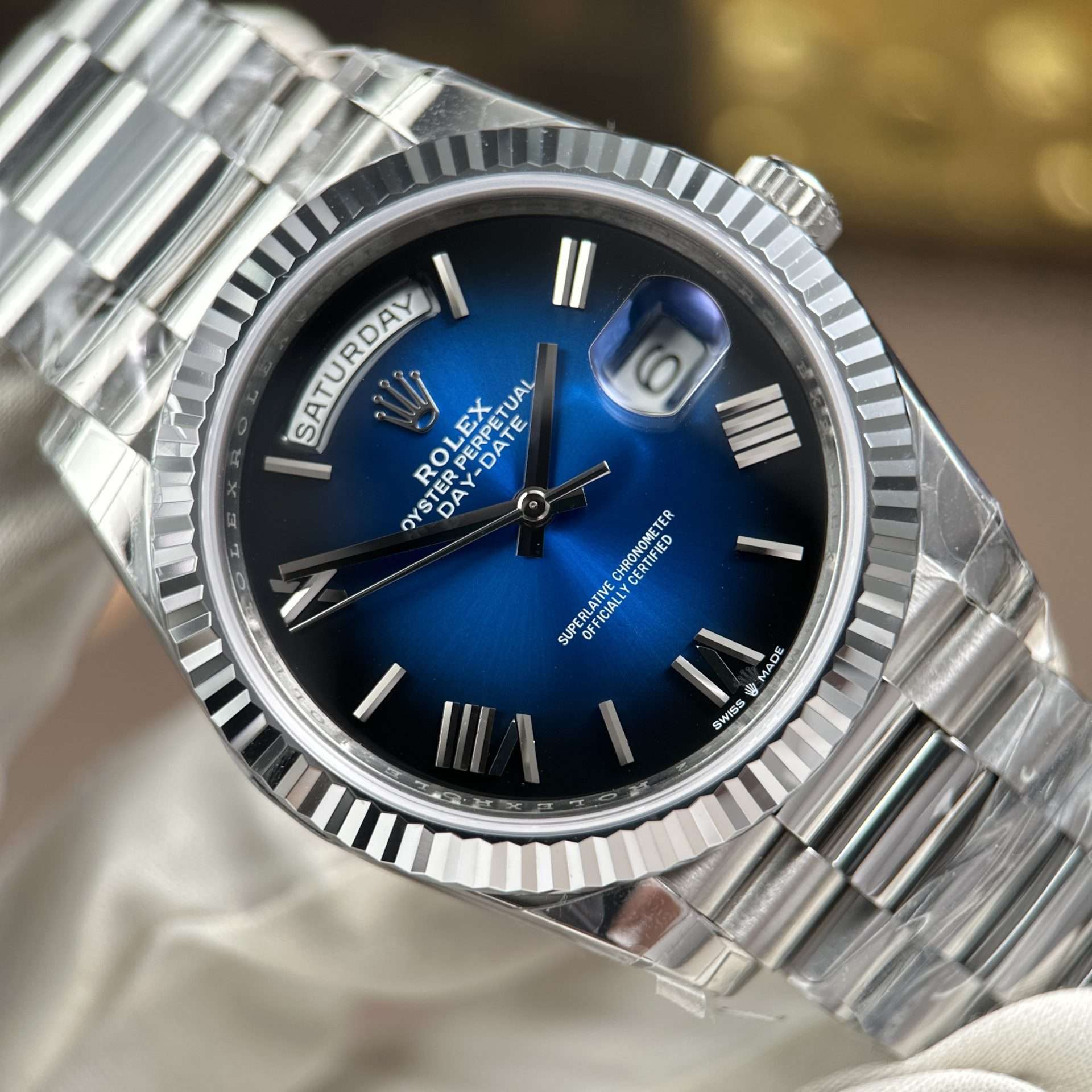 Dong-Ho-Rolex-Day-Date-Mat-Xanh-Ombre-Che-Tac-Nang-212-Gram-May-Calibre-3255-Nha-May-RC-40mm-10 (1)
