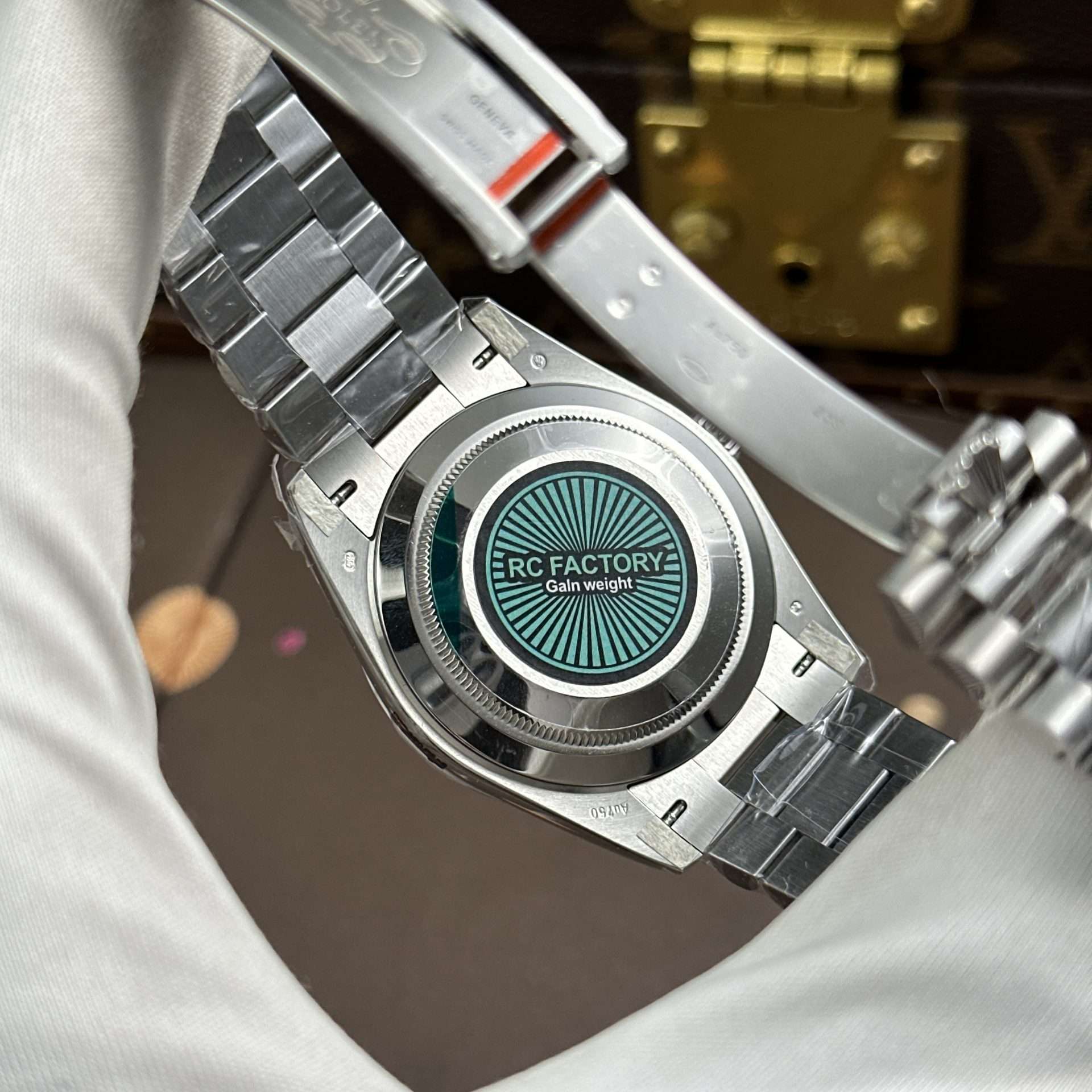 Dong-Ho-Rolex-Day-Date-Mat-Xanh-Ombre-Che-Tac-Nang-212-Gram-May-Calibre-3255-Nha-May-RC-40mm-2 (1)