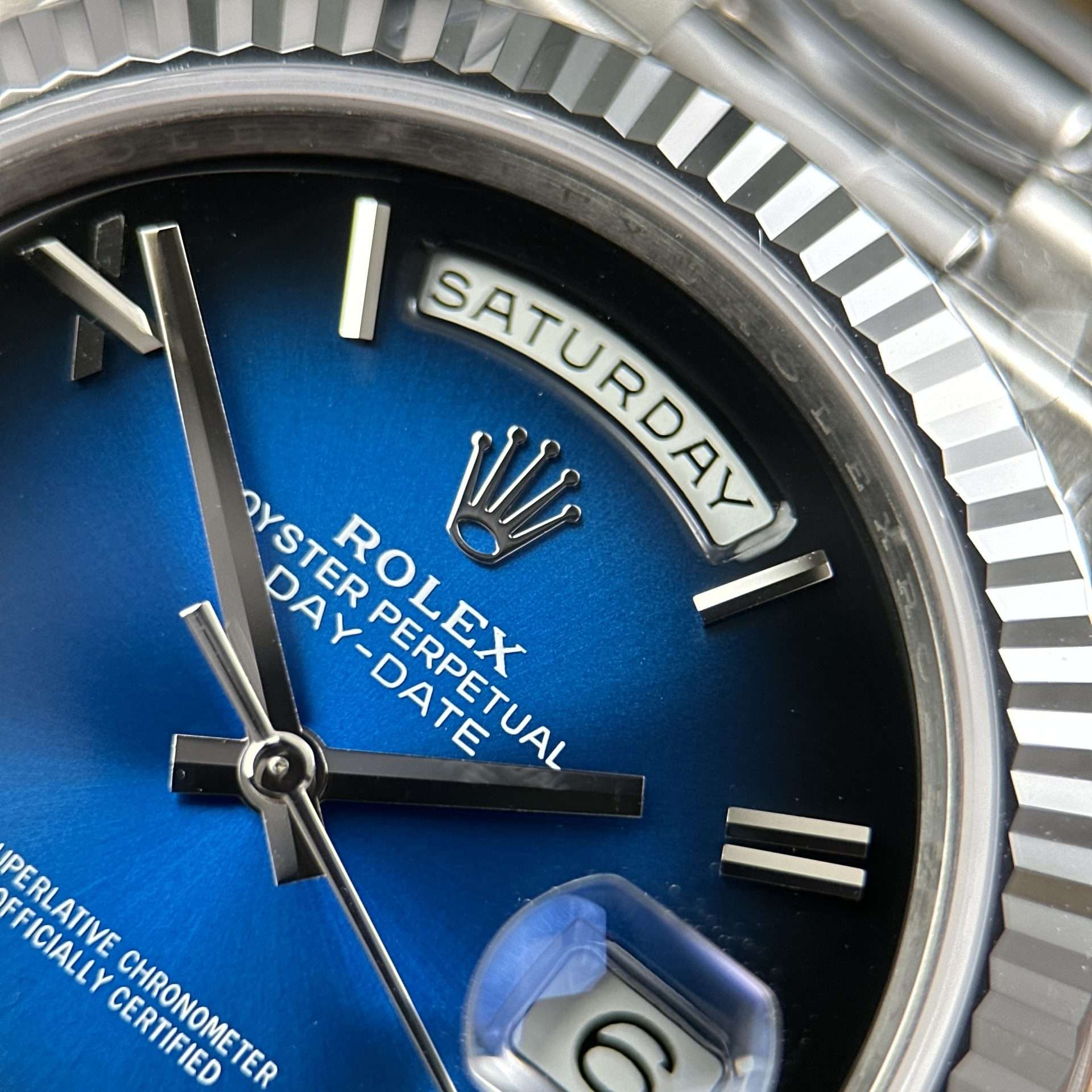 Dong-Ho-Rolex-Day-Date-Mat-Xanh-Ombre-Che-Tac-Nang-212-Gram-May-Calibre-3255-Nha-May-RC-40mm-9 (1)