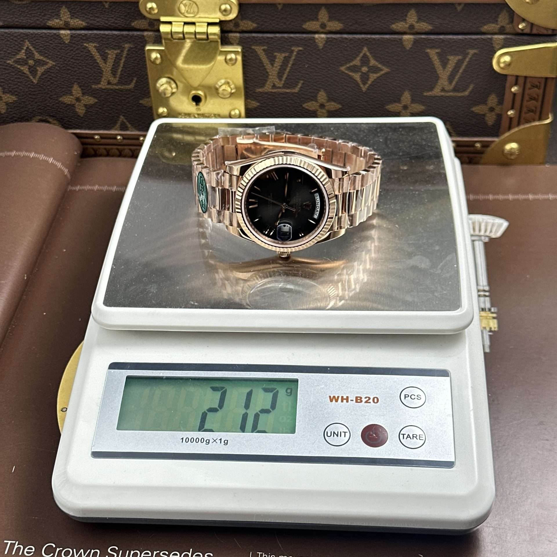 Dong-Ho-Rolex-Day-Date-Rep-1-1-Mat-Xam-Ombre-Bo-Chuyen-Dong-Calibre-3255-Xuong-RC-40mm-1