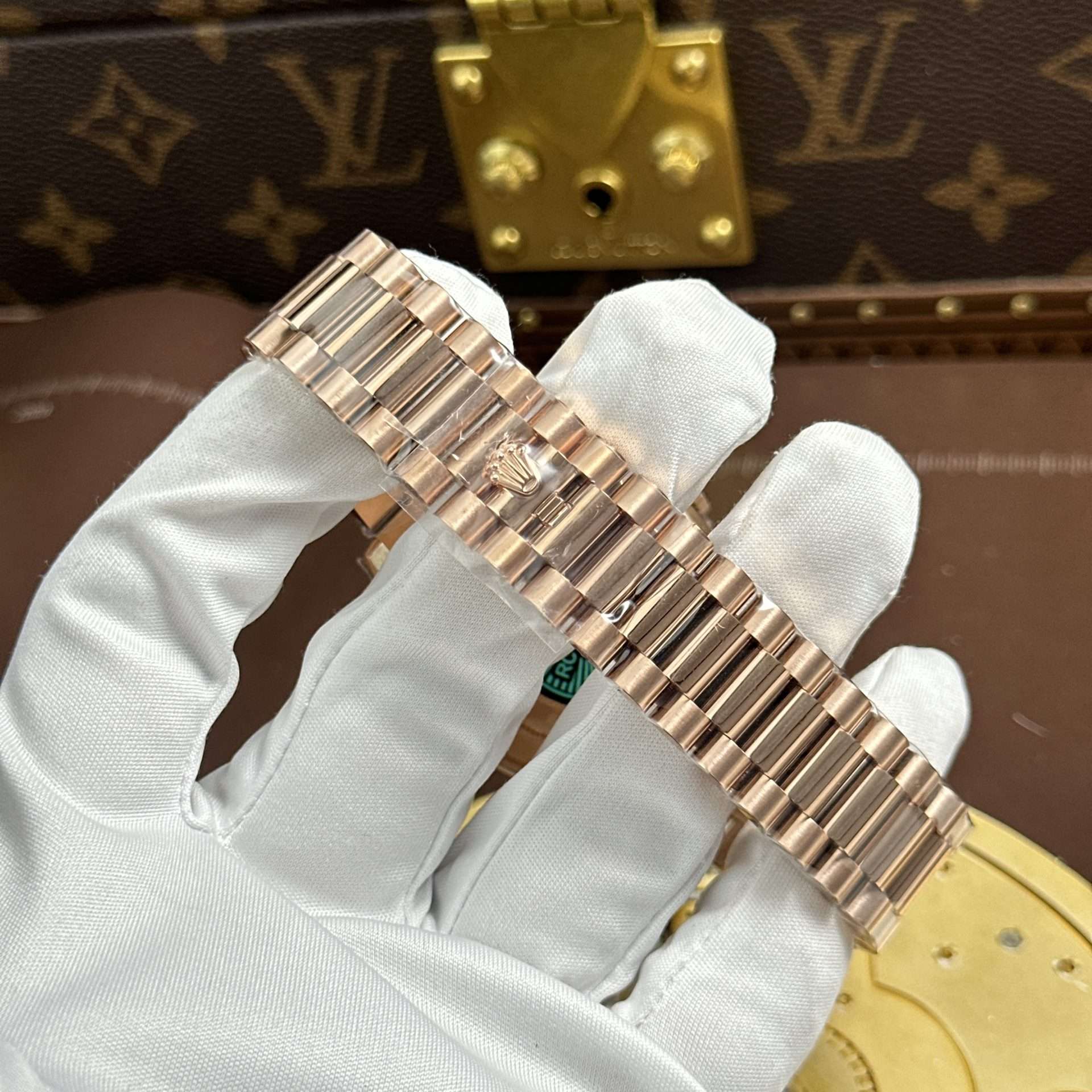 Dong-Ho-Rolex-Day-Date-Rep-1-1-Mat-Xam-Ombre-Bo-Chuyen-Dong-Calibre-3255-Xuong-RC-40mm-2