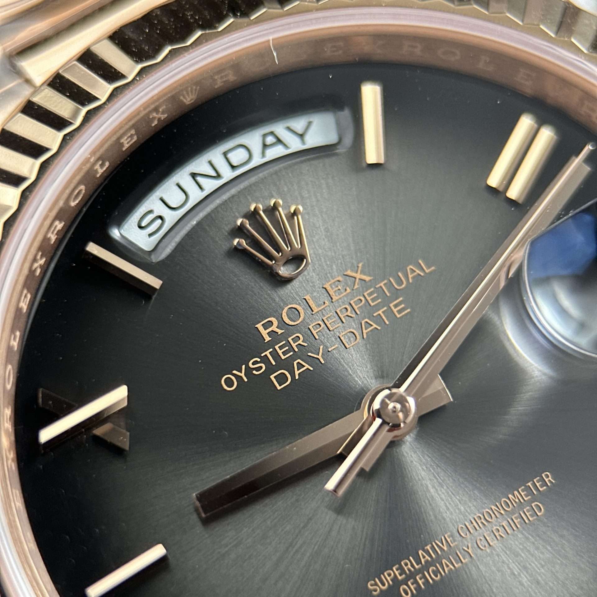 Dong-Ho-Rolex-Day-Date-Rep-1-1-Mat-Xam-Ombre-Bo-Chuyen-Dong-Calibre-3255-Xuong-RC-40mm-6