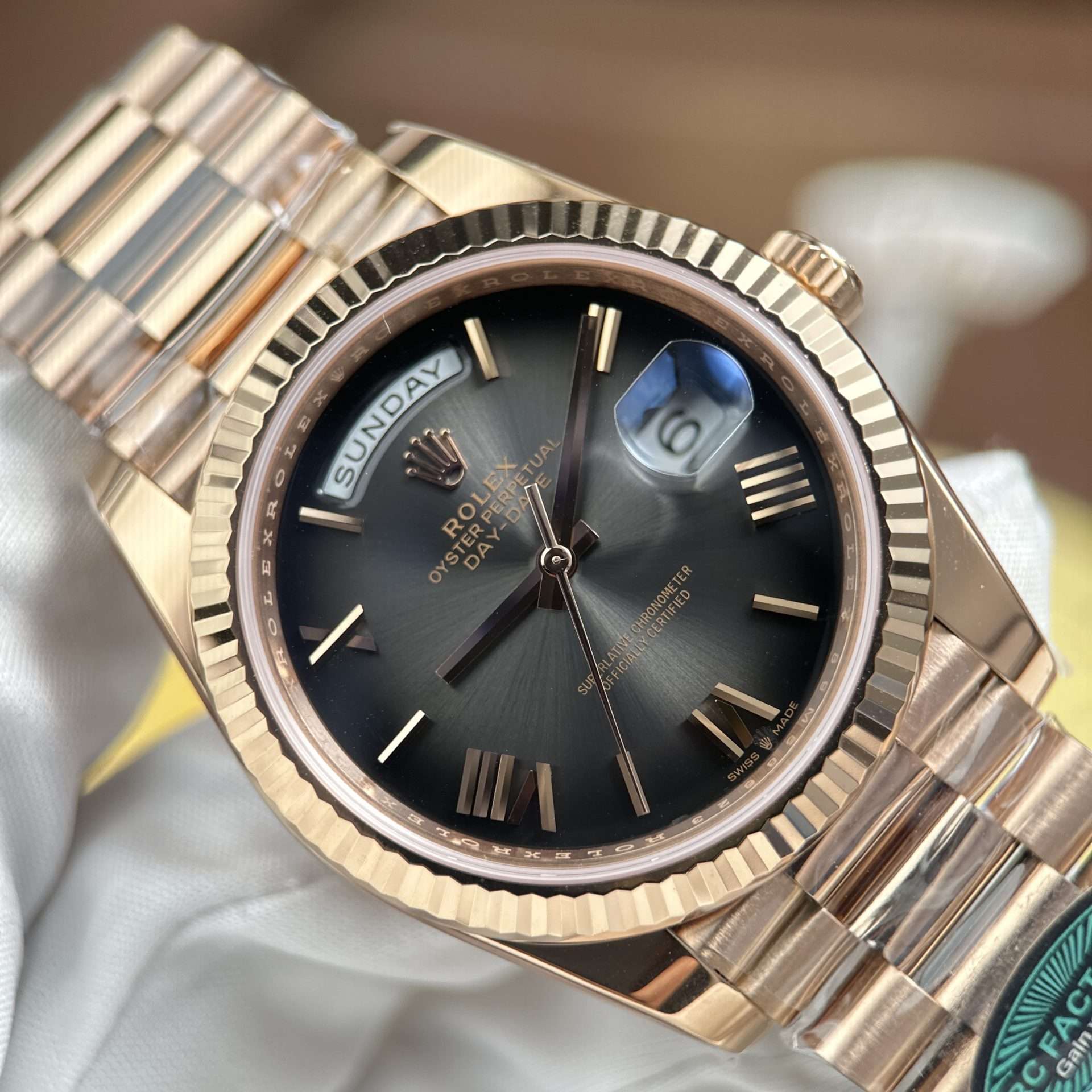 Dong-Ho-Rolex-Day-Date-Rep-1-1-Mat-Xam-Ombre-Bo-Chuyen-Dong-Calibre-3255-Xuong-RC-40mm-8