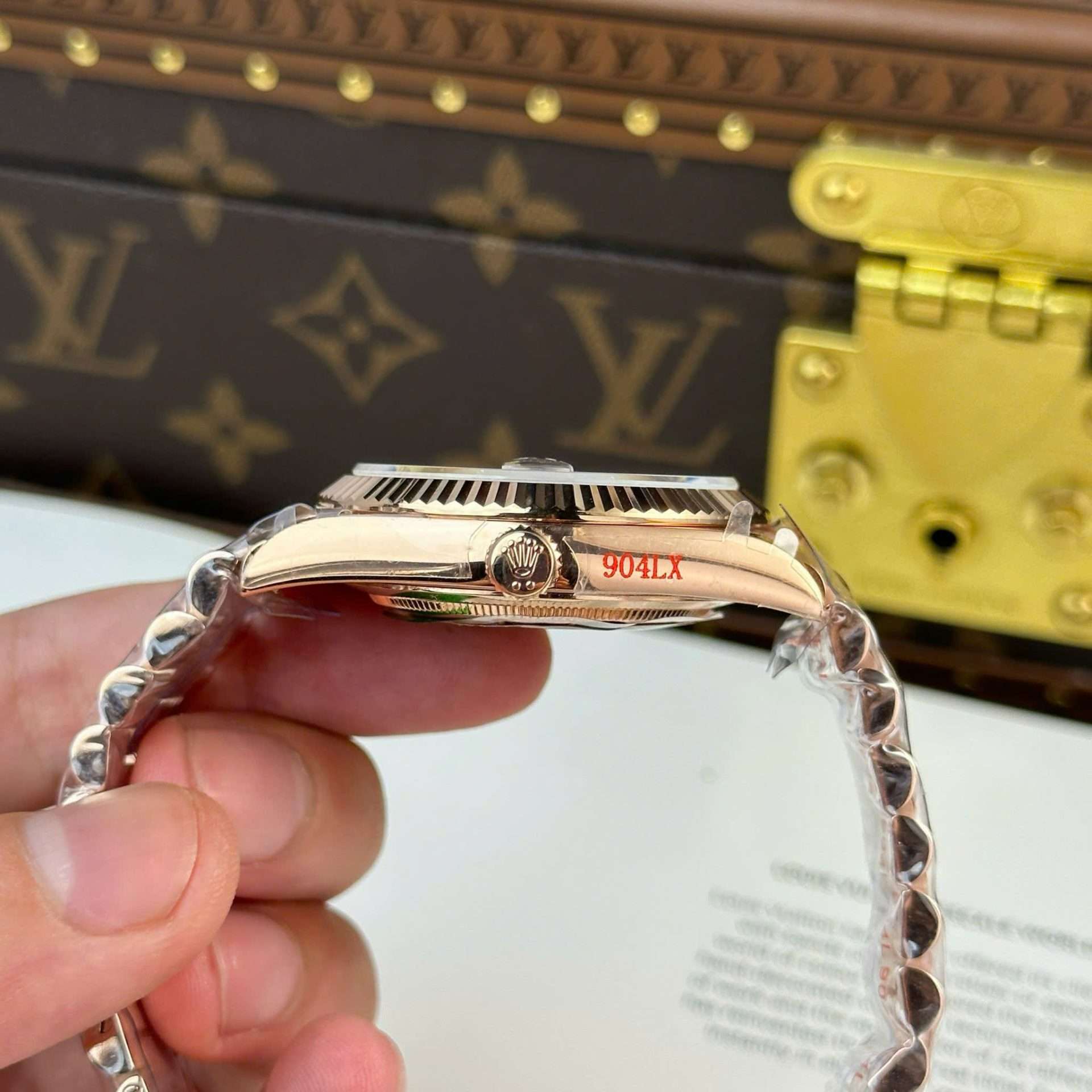 Dong-Ho-Rolex-Day-Date-Rep-11-Ma-Vang-Hong-Mat-Xanh-La-Cay-Nang-186-Grams-Xuong-QF-40mm-6