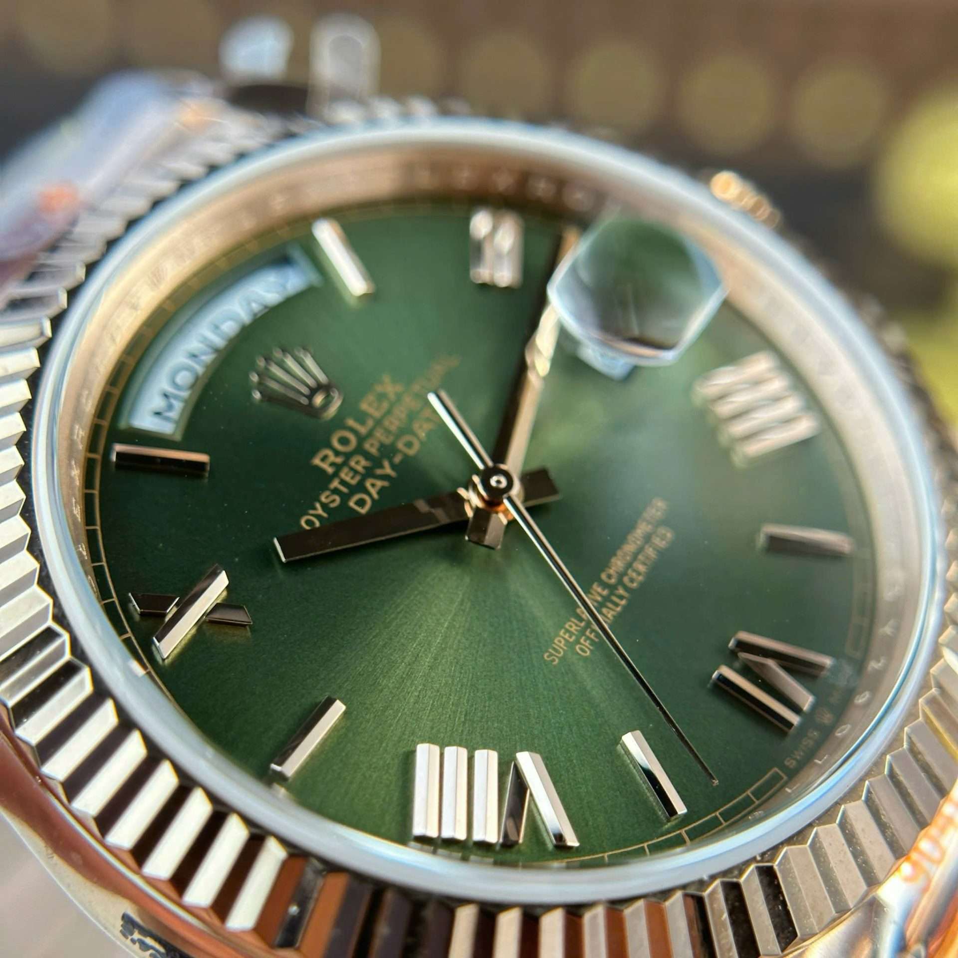 Dong-Ho-Rolex-Day-Date-Rep-11-Ma-Vang-Hong-Mat-Xanh-La-Cay-Nang-186-Grams-Xuong-QF-40mm-8