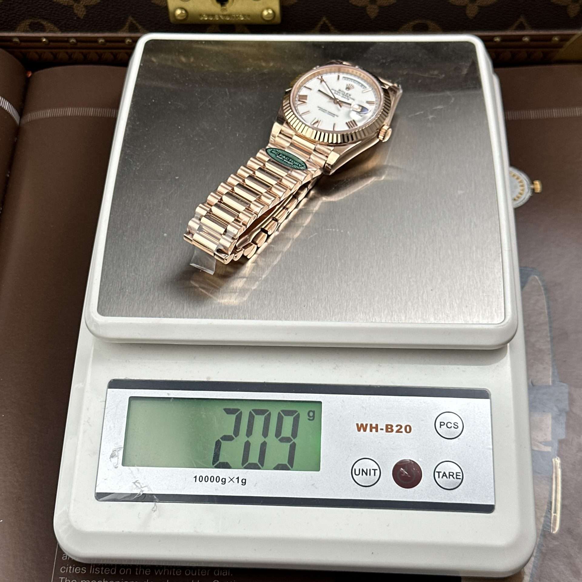 Dong-Ho-Rolex-Day-Date-Replica-11-Mat-Trang-Su-Trong-Luong-212-Gram-Chuan-Auth-Nha-May-RC-40mm-1