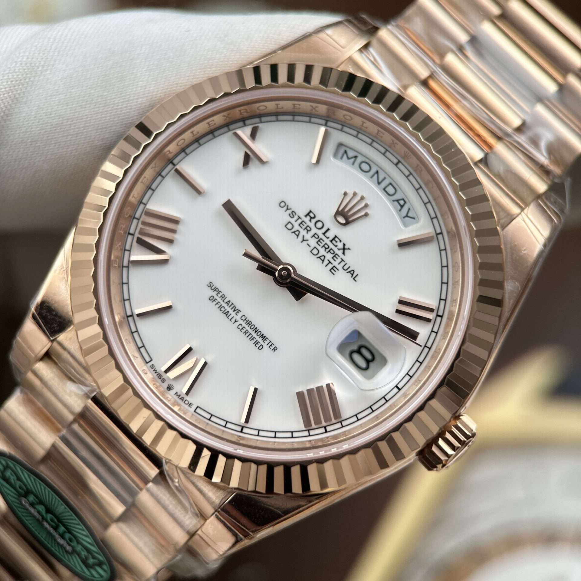 Dong-Ho-Rolex-Day-Date-Replica-11-Mat-Trang-Su-Trong-Luong-212-Gram-Chuan-Auth-Nha-May-RC-40mm-10