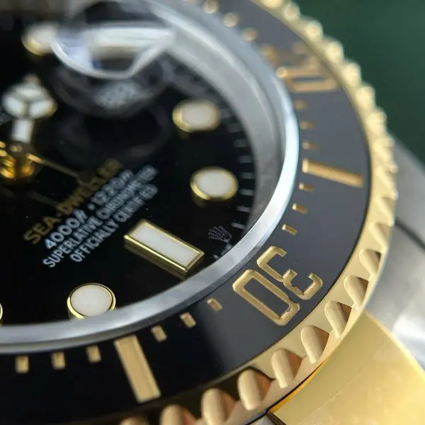 Dong-Ho-Rolex-Sea-Dweller-126603-Replica-11-Mau-Demi-Vang-Mat-Den-Xuong-VS-43mm-14-600×600.jpg