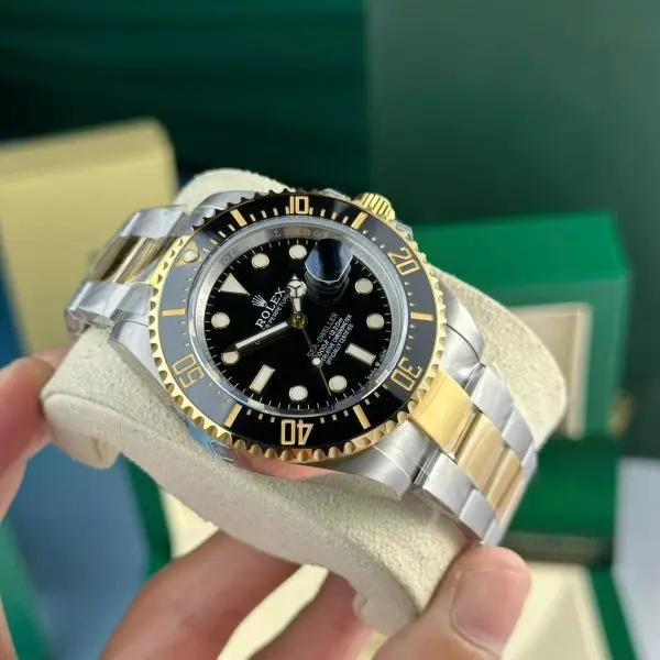 Dong-Ho-Rolex-Sea-Dweller-126603-Replica-11-Mau-Demi-Vang-Mat-Den-Xuong-VS-43mm-7-600×600.jpg