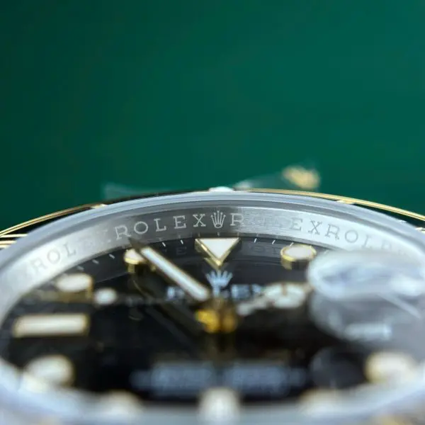Dong-Ho-Rolex-Sea-Dweller-126603-Replica-11-Mau-Demi-Vang-Mat-Den-Xuong-VS-43mm-9-600×600.jpg (1)